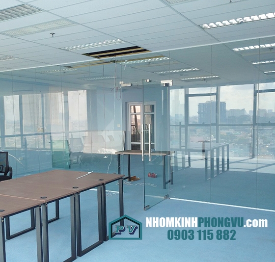 Thi công vách kính cường lực văn phòng đẹp tại quận Bình Thạnh, TPHCM